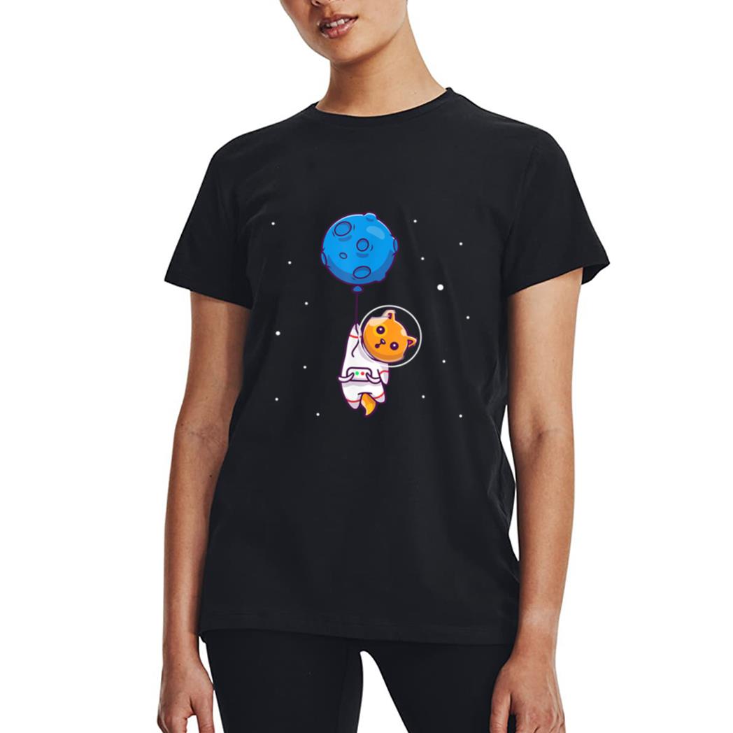 Astronaut Cat in Space Holding Planet Balloon, Cat Lover Women T-Shirt