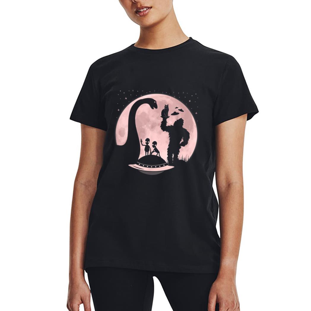 Bigfoot Loch Ness Monster Sasquatch Cat Ufo Funny Aliens Women T-Shirt